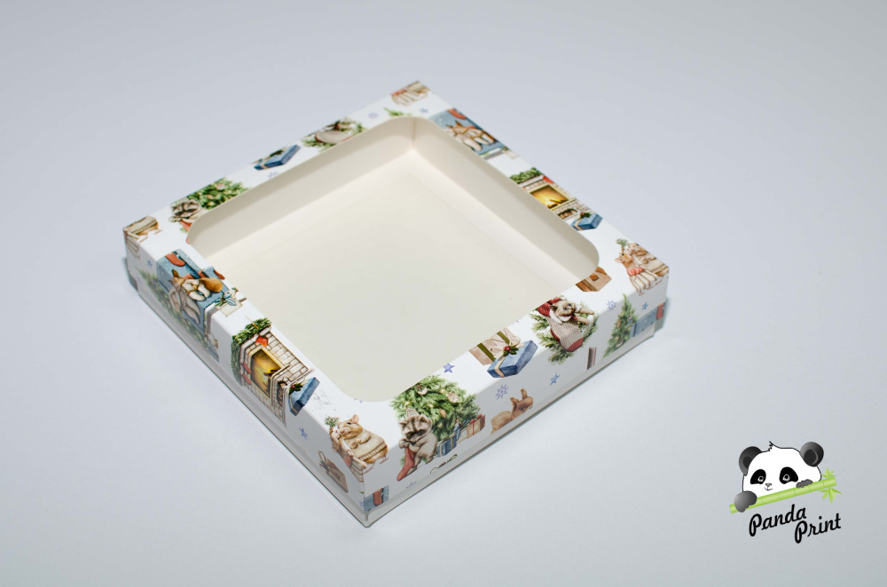 Коробка с прозрачным окном 200х200х50 Новогодний камин с зверятами (белое дно)