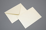 Конверт дизайнерский 110х160 мм треугол.клапан, Кремовый металлик