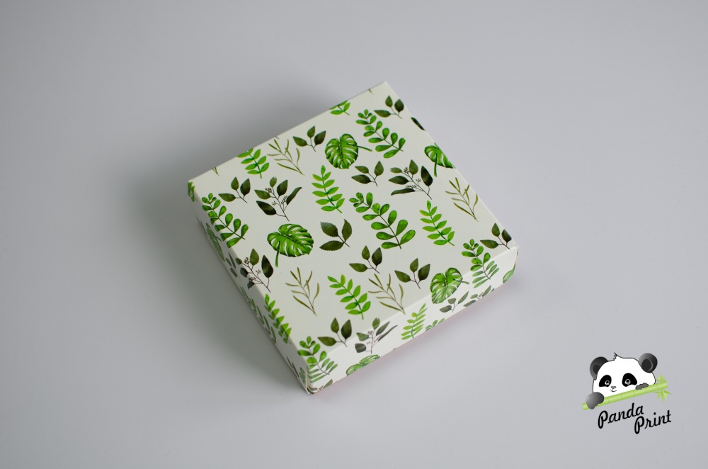 Коробка 120х120х40 Зеленые листья (белое дно)