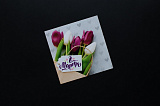 Открытка 8 Марта Бело-фиолетовый тюльпаны на сером фоне 80х80 мм