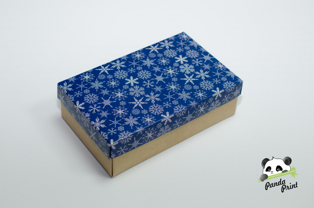 Коробка 120х200х60 Снежинки белые на синем фоне (крафт дно)