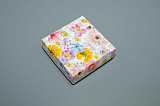 Коробка 120х120х40 Разноцветные цветы (крафт дно)
